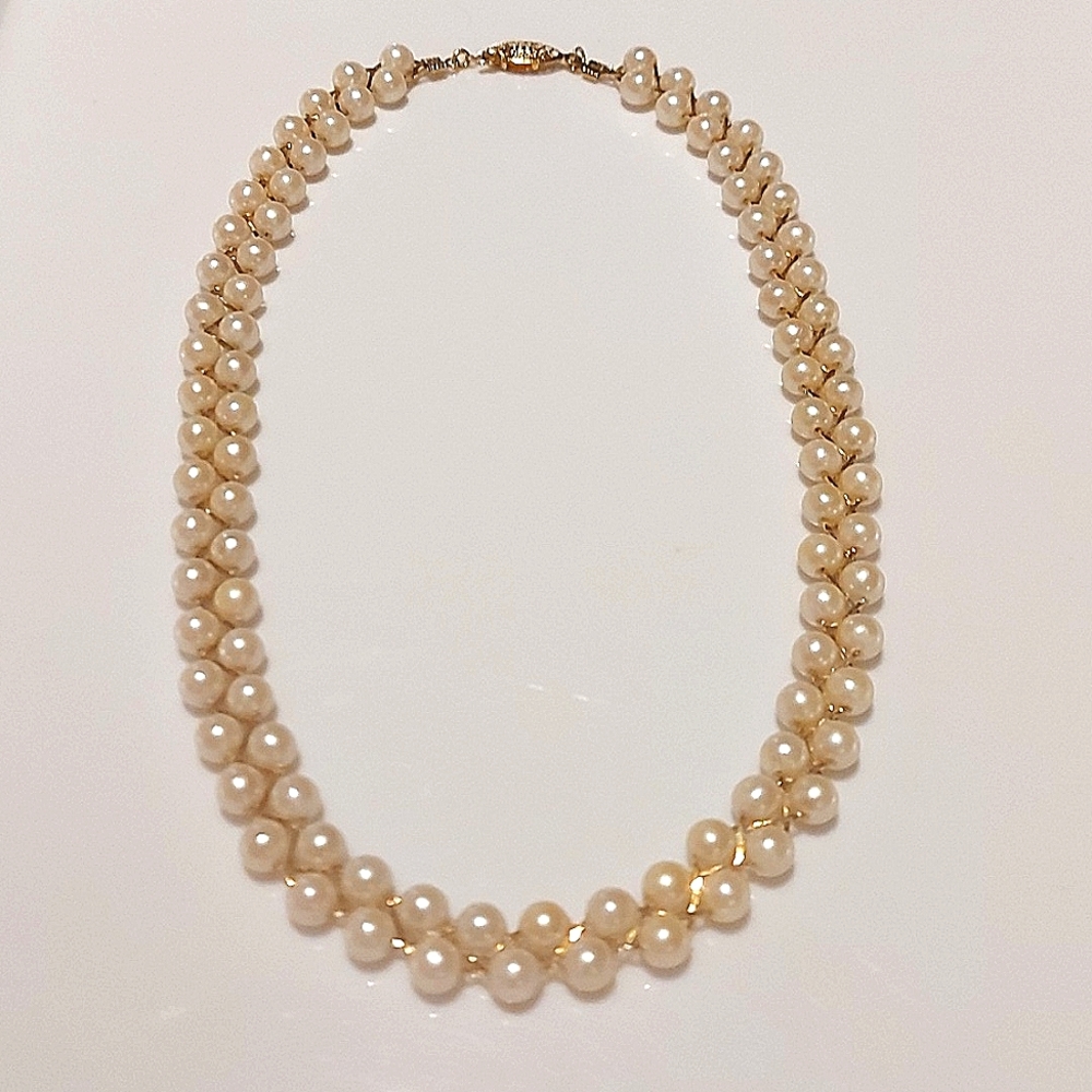 Vibtage Avon faux pearl necklace